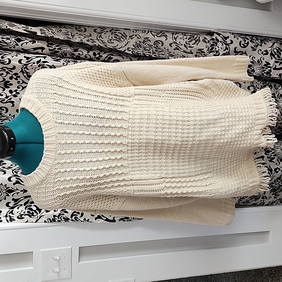 Very J cream cable knit sweater - Picture 1 of 10